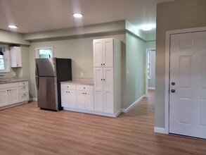 13 Myrtle St in Hillsborough, NH - Foto de edificio - Building Photo