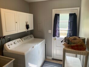 592 Green Oaks Dr in Crystal Lake, IL - Building Photo - Building Photo