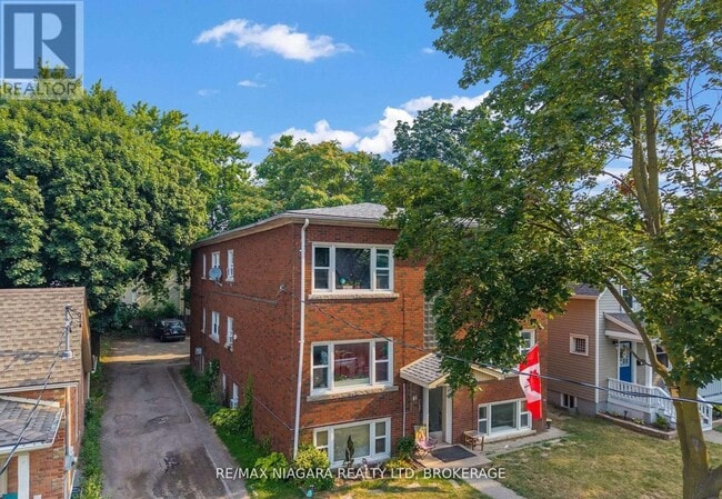 81 Maple St in St Catharines, ON - Building Photo - Building Photo