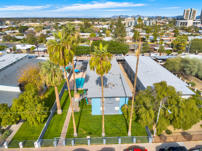 Earll Drive Apartments in Phoenix, AZ - Building Photo - Other