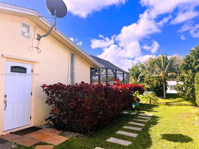 451 NW 42nd Ave in Coconut Creek, FL - Building Photo - Building Photo