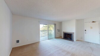 521 Alameda del Prado in Novato, CA - Building Photo