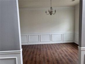 950 Rockbass Rd in Suwanee, GA - Foto de edificio - Building Photo