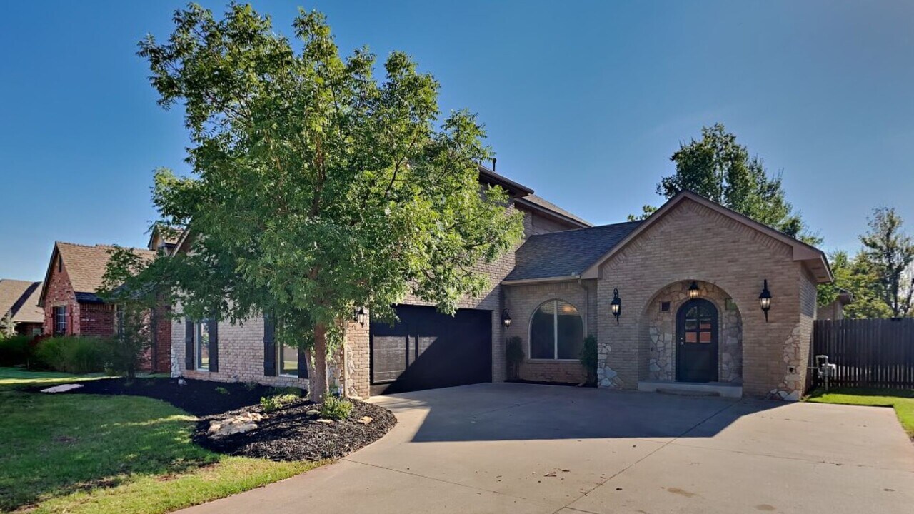 15808 Creek Heights Dr in Edmond, OK - Building Photo