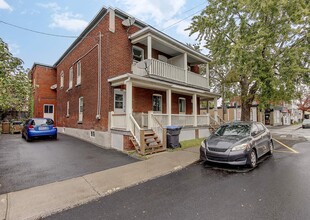 113-115 Saint-Paul Rue in St-Jean-sur-Richelieu, QC - Building Photo - Building Photo