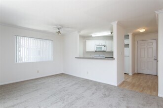 7565 Charmant Dr-Unit -506 in San Diego, CA - Building Photo - Building Photo