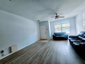 6124 Osprey Lake Cir in Riverview, FL - Building Photo - Building Photo