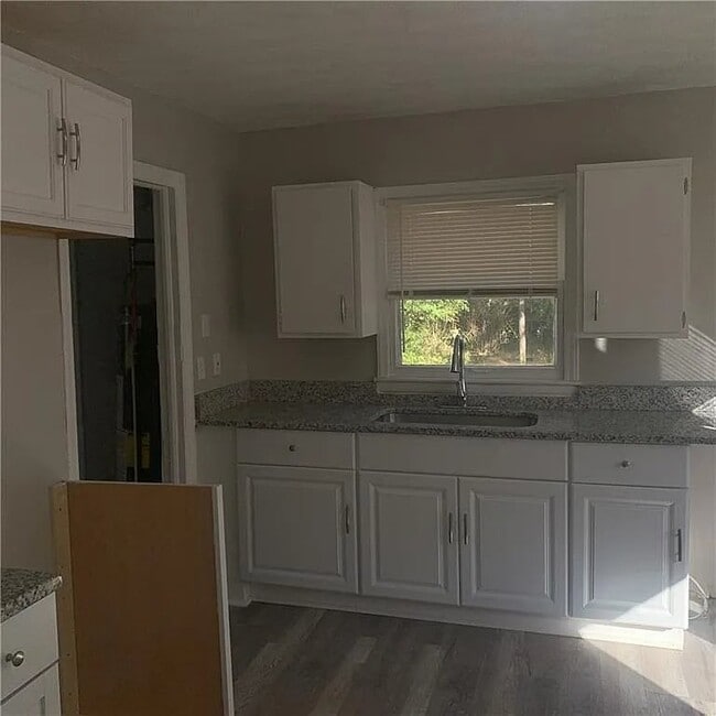 6833 Walrond Ave in Kansas City, MO - Foto de edificio - Building Photo