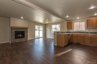 2245 SW 22nd St in Redmond, OR - Building Photo - Building Photo