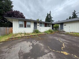 12805 SE 25th Ave in Oak Grove, OR - Building Photo