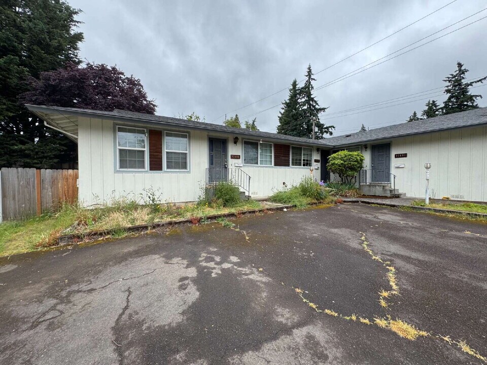 12805 SE 25th Ave in Oak Grove, OR - Building Photo
