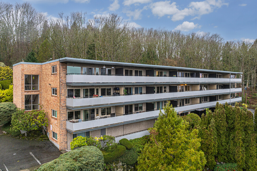 Mercer Tower in Mercer Island, WA - Building Photo