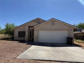2844 Lovin Ave in Kingman, AZ - Building Photo