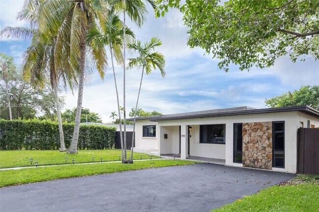 1700 SW 64th Ave in Miami, FL - Building Photo - Building Photo