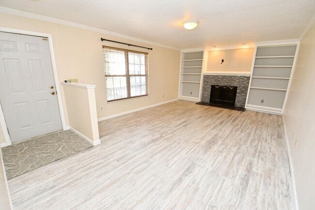 10231 Glen Meadow Ln in Granger, IN - Building Photo - Building Photo