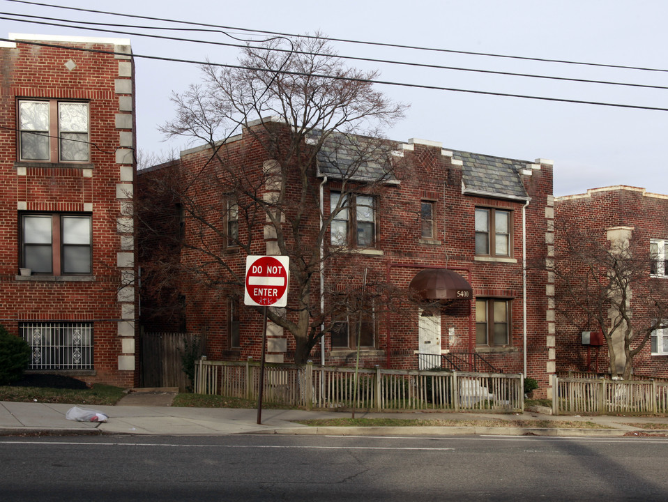 5400 1st St NW in Washington, DC - Building Photo