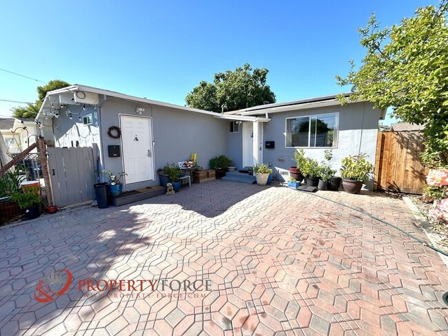 1428 Camellia Dr in East Palo Alto, CA - Building Photo - Building Photo