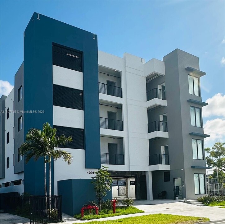1091 E 17th St in Hialeah, FL - Building Photo