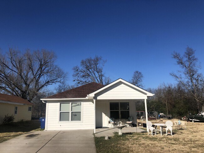1230 Hemphill St in Greenville, TX - Building Photo - Building Photo