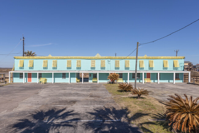 Surfside in Surfside Beach, TX - Foto de edificio - Building Photo