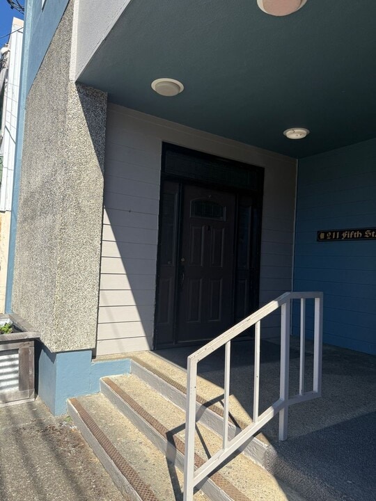 211 5th St in Myrtle Point, OR - Building Photo