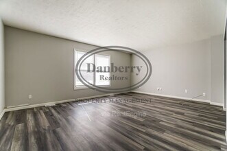 1103 Searles Rd in Toledo, OH - Building Photo - Building Photo