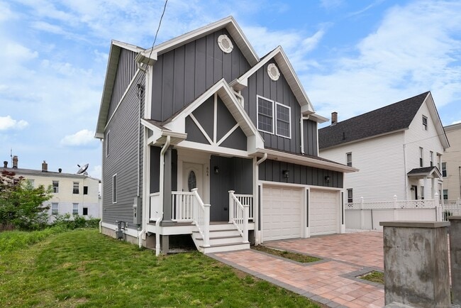 864 Baldwin St, Unit 211 in Waterbury, CT - Foto de edificio - Building Photo