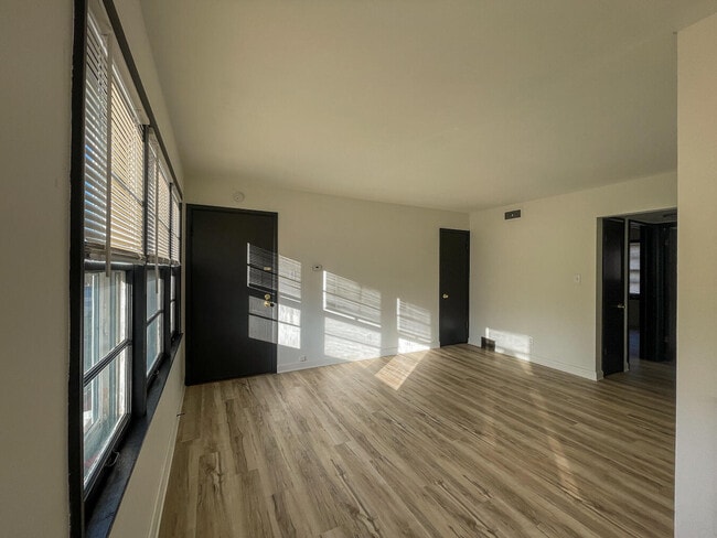 6920 W Center St-Unit -4 in Milwaukee, WI - Building Photo - Building Photo