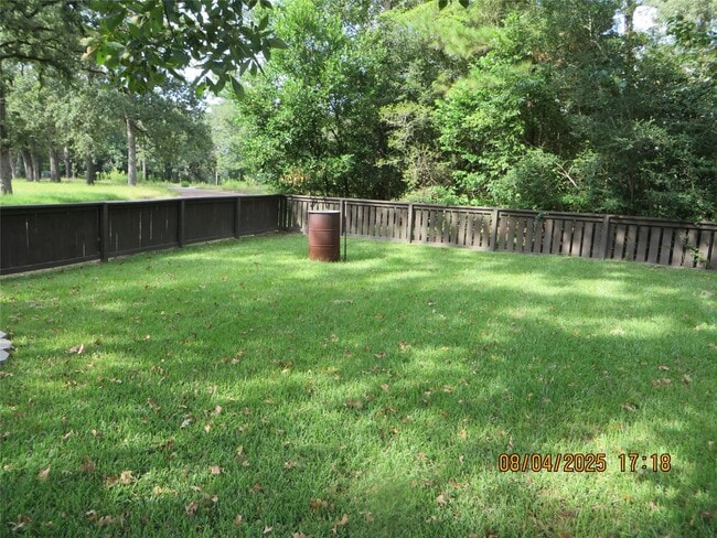 8716 Club House Dr in Willis, TX - Building Photo - Building Photo