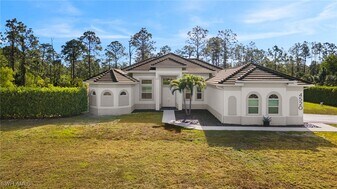 4520 12th St NE in Naples, FL - Building Photo