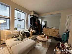843 Beacon St in Boston, MA - Foto de edificio - Building Photo