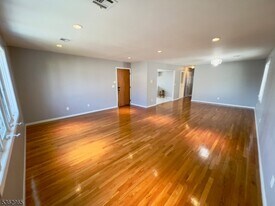 33 George St in Newark, NJ - Building Photo