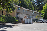 Rosewood Terrace Apartments in Oregon City, OR - Building Photo - Building Photo