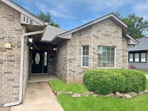 115 N Capitol St in Guthrie, OK - Building Photo - Building Photo