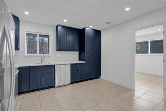 136 NW 6th Ave in Hallandale Beach, FL - Foto de edificio - Building Photo