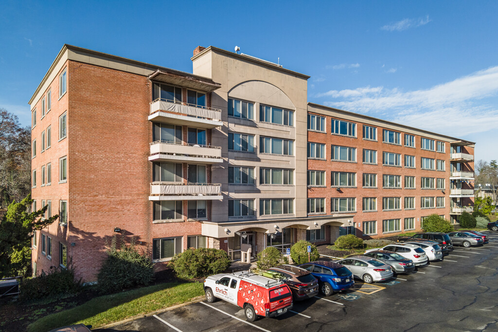 Wilson Towers Apartments in Oxon Hill, MD | ApartmentHomeLiving.com