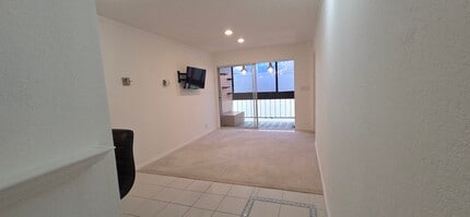 288 Whitmore St, Unit 211 in Oakland, CA - Building Photo - Building Photo