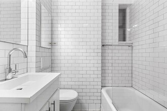 234 W 16th St in New York, NY - Building Photo - Building Photo