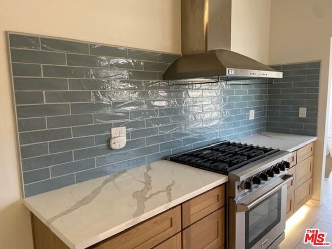 property at 456 S Wilton Pl