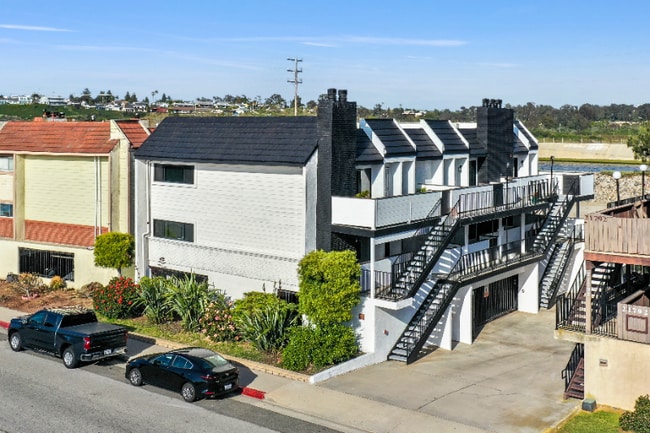 21782 Brookhurst St in Huntington Beach, CA - Building Photo - Building Photo