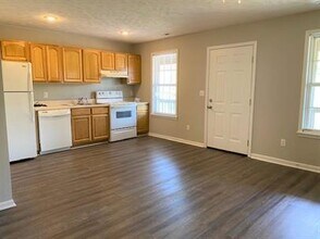 (ACH F) 539 South Old Sevierville Pike in Seymour, TN - Building Photo - Interior Photo
