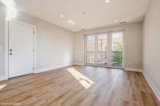 3216 N Karlov Ave in Chicago, IL - Building Photo - Building Photo