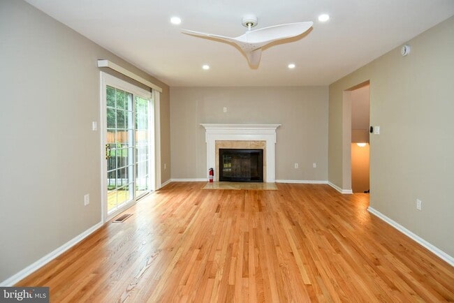 14632 Tynewick Terrace in Silver Spring, MD - Foto de edificio - Building Photo