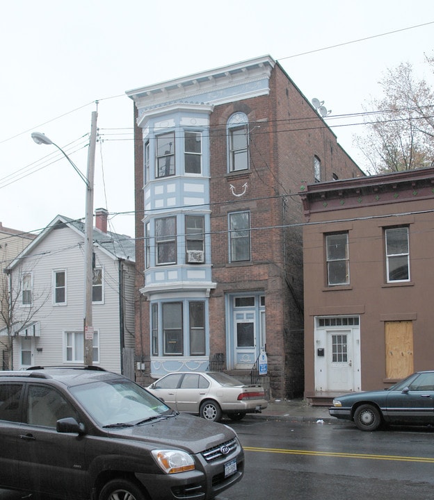 3058 6th Ave in Troy, NY - Building Photo