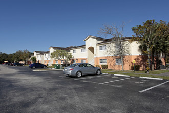 Lakewood at Emerald Hills in Hollywood, FL - Building Photo - Building Photo