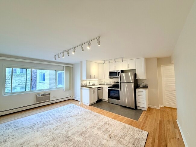 526 W Roscoe St in Chicago, IL - Building Photo - Building Photo