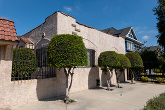 2643 S Budlong Ave in Los Angeles, CA - Building Photo - Building Photo