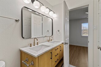 908 Isbell Rd, Unit D in Fort Worth, TX - Building Photo - Building Photo