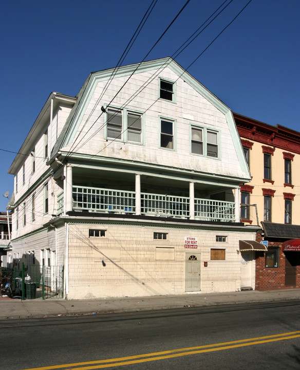 112-22 Rockaway Beach Blvd in Rockaway Park, NY - Building Photo