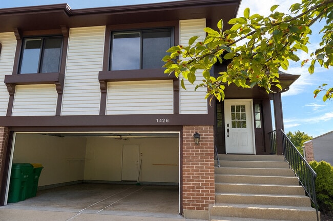 1426 Chippewa Trail in Wheeling, IL - Building Photo - Building Photo